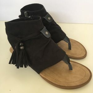Blowfish Brueke Black Faux Suede Sandals Tassels 6